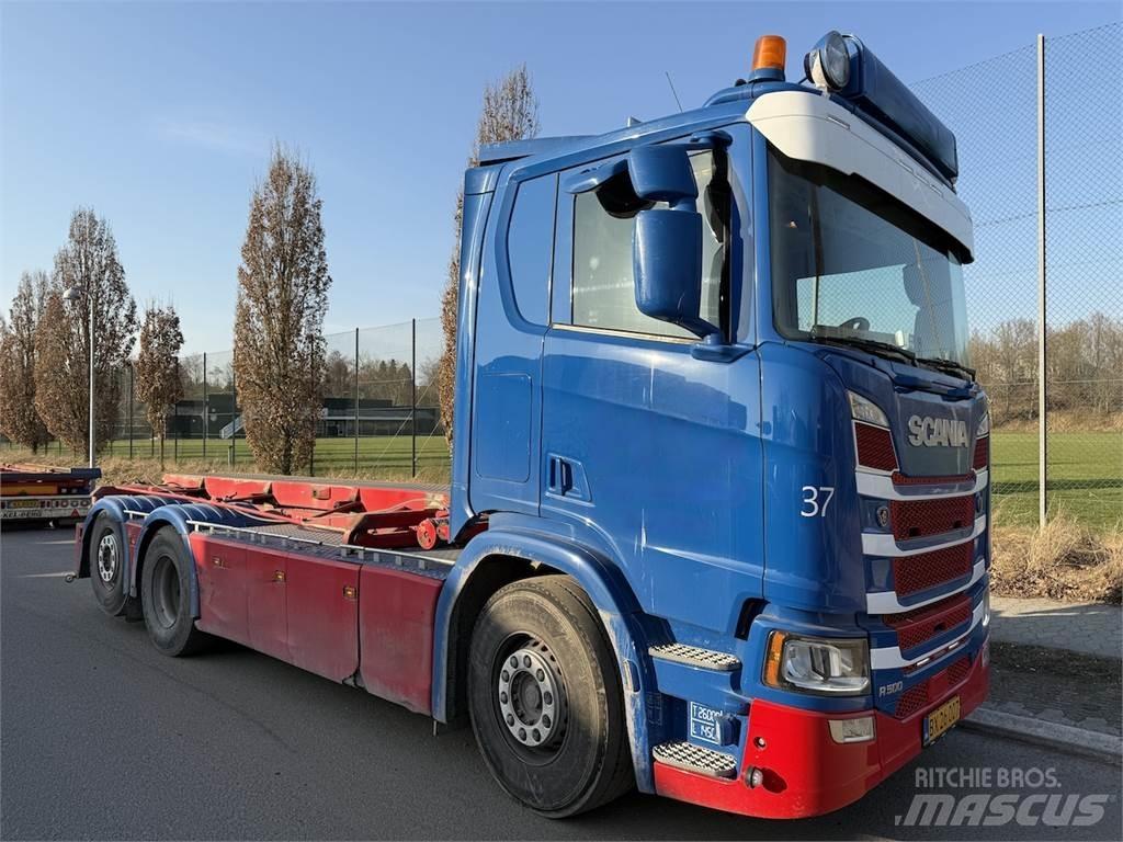 Scania R500 Razstavljivi tovornjaki z žičnimi dvigali