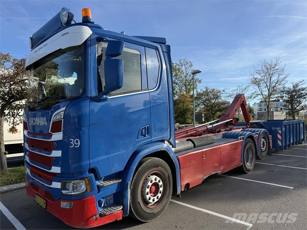 Scania R500 Razstavljivi tovornjaki z žičnimi dvigali