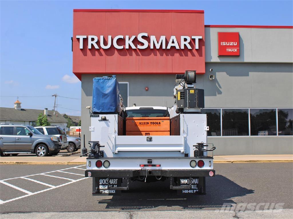 Ford F550 Tovornjaki z žerjavom