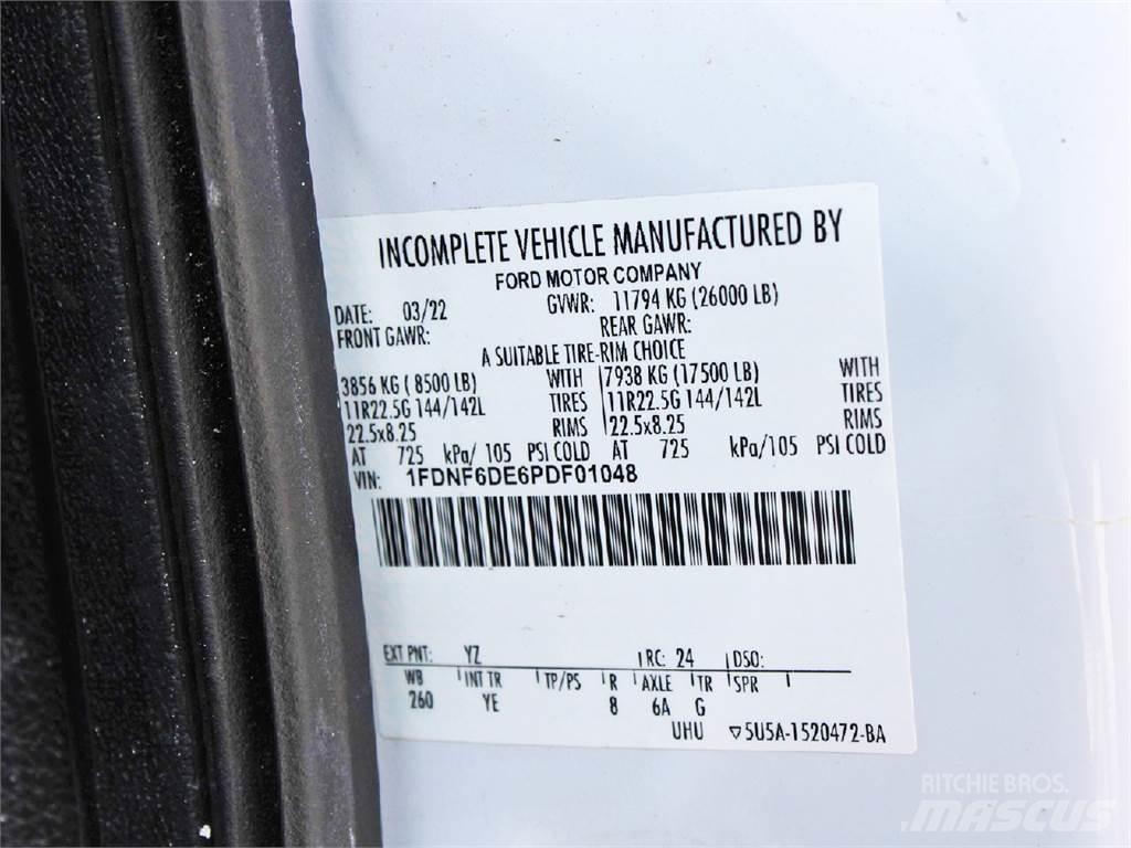 Ford F650 Tovornjaki s kesonom/platojem