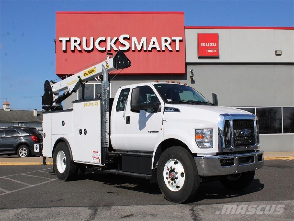 Ford F750 Tovornjaki z žerjavom