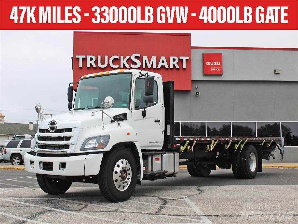 Hino 338 Tovornjaki s kesonom/platojem