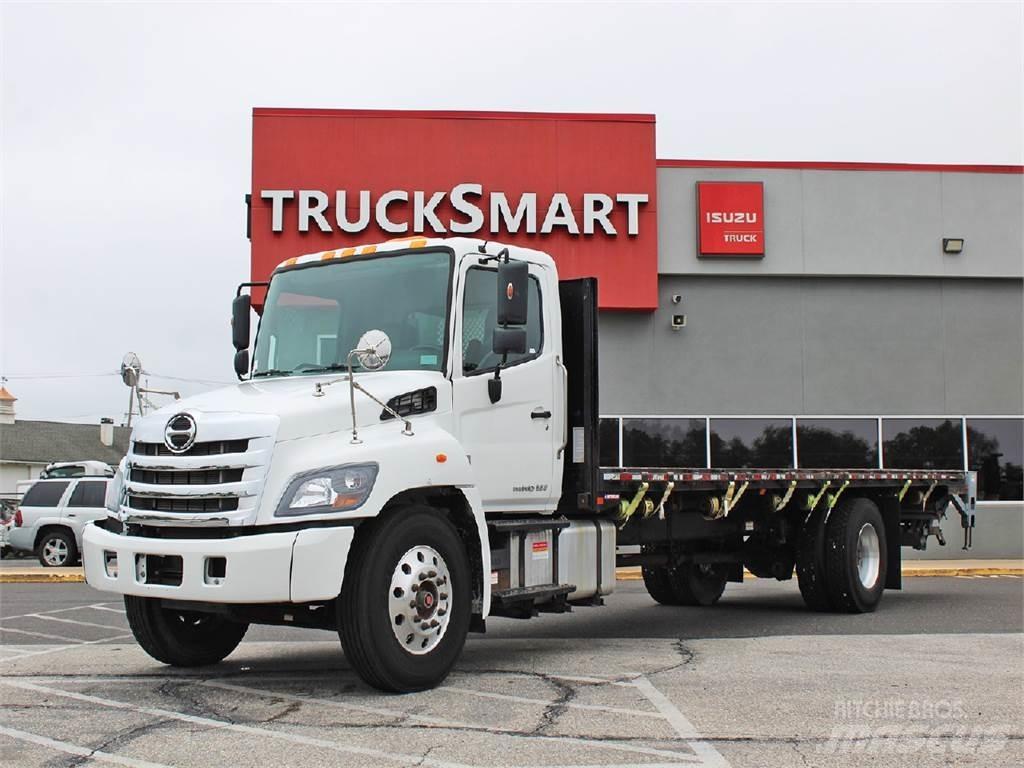 Hino 338 Tovornjaki s kesonom/platojem
