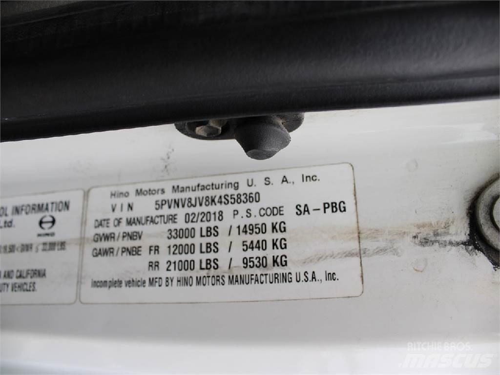 Hino 338 Tovornjaki s kesonom/platojem