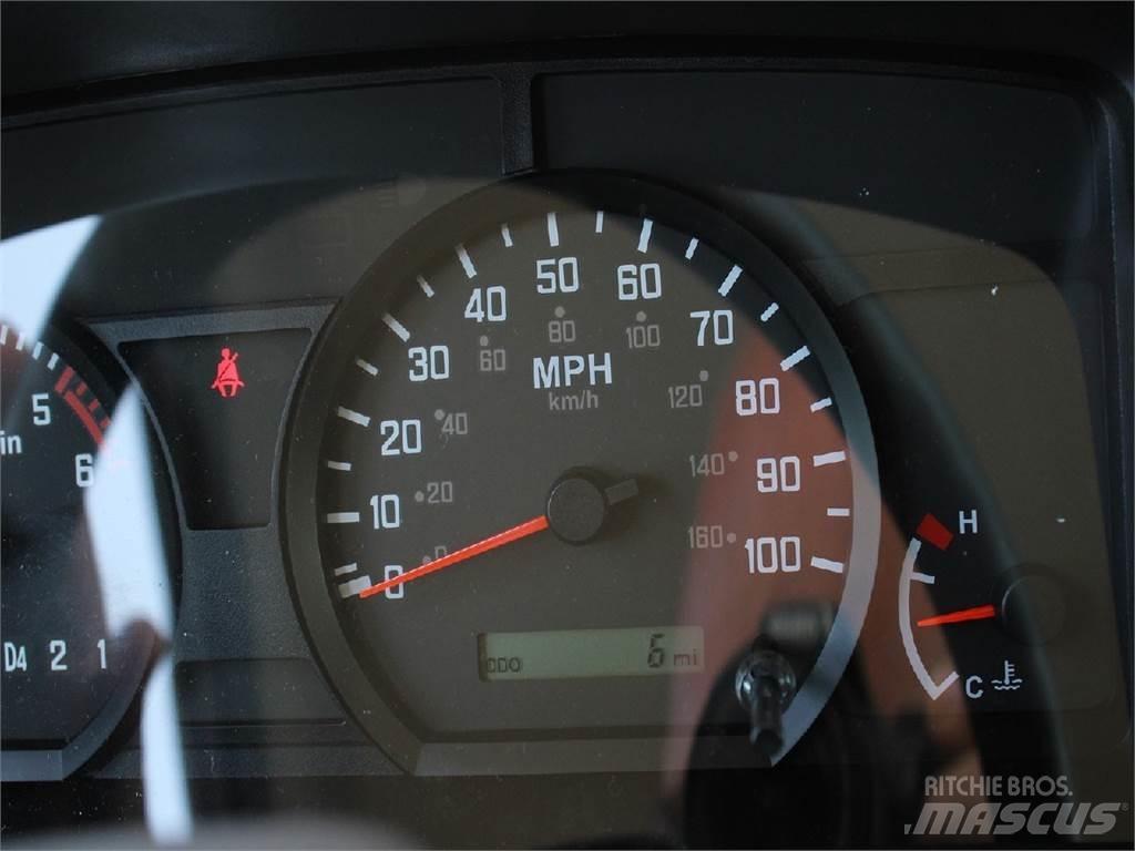 Isuzu NPR-HD Tovornjaki s kesonom/platojem