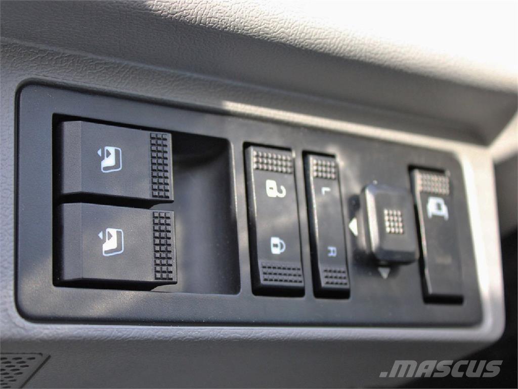 Mack MD6 Tovornjaki z žerjavom