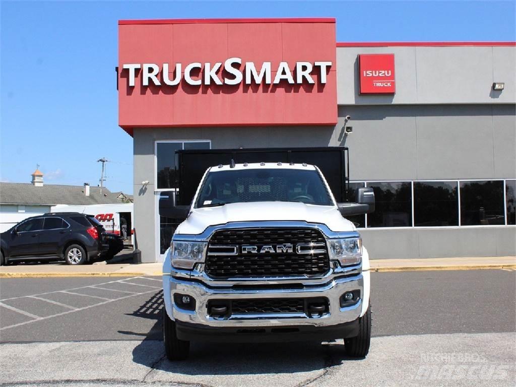 RAM 5500 Tovornjaki s kesonom/platojem