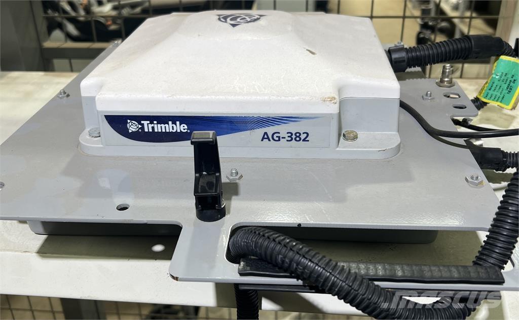 Trimble 382 CM GPS