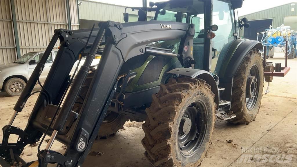 Valtra G135A Traktorji