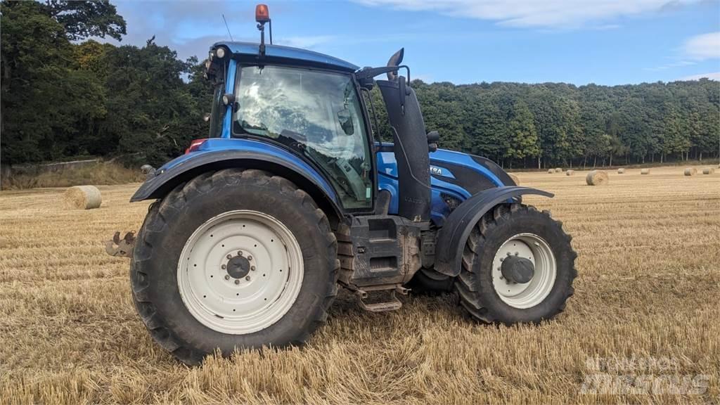 Valtra T214V Traktorji