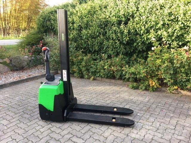 Cesab S110 Ročni električni viličar