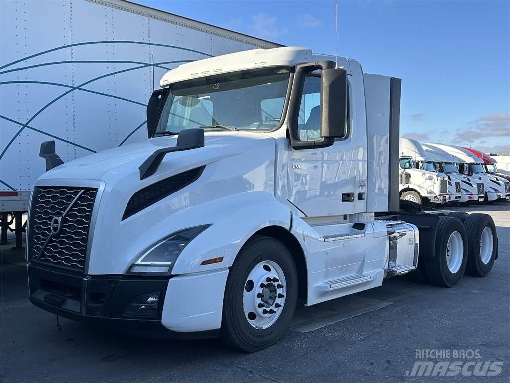 Volvo VNL300 Vlačilci