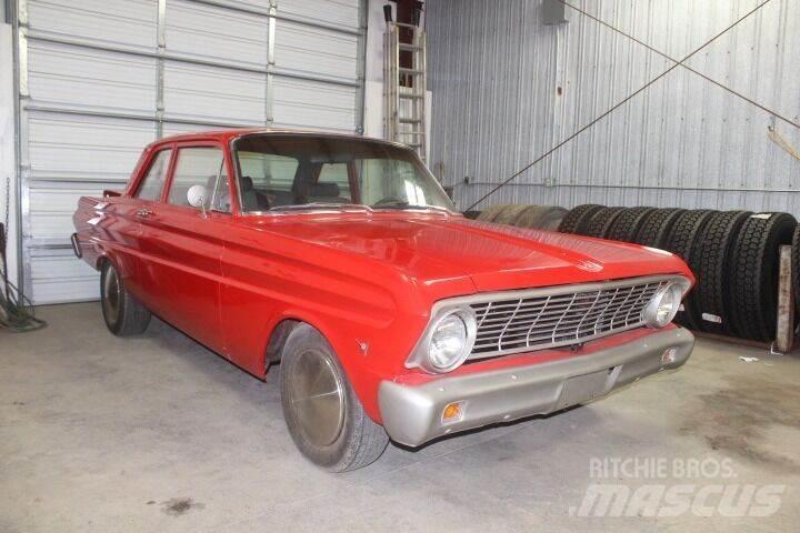 Ford Falcon Drugo