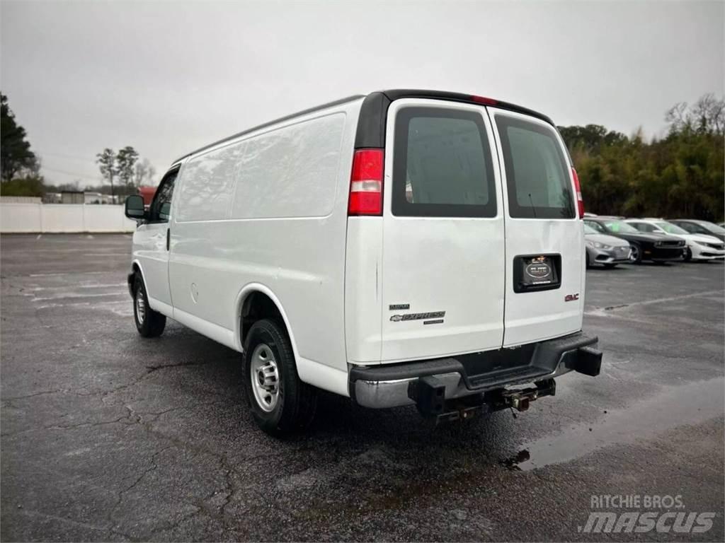 GMC Savana Drugo