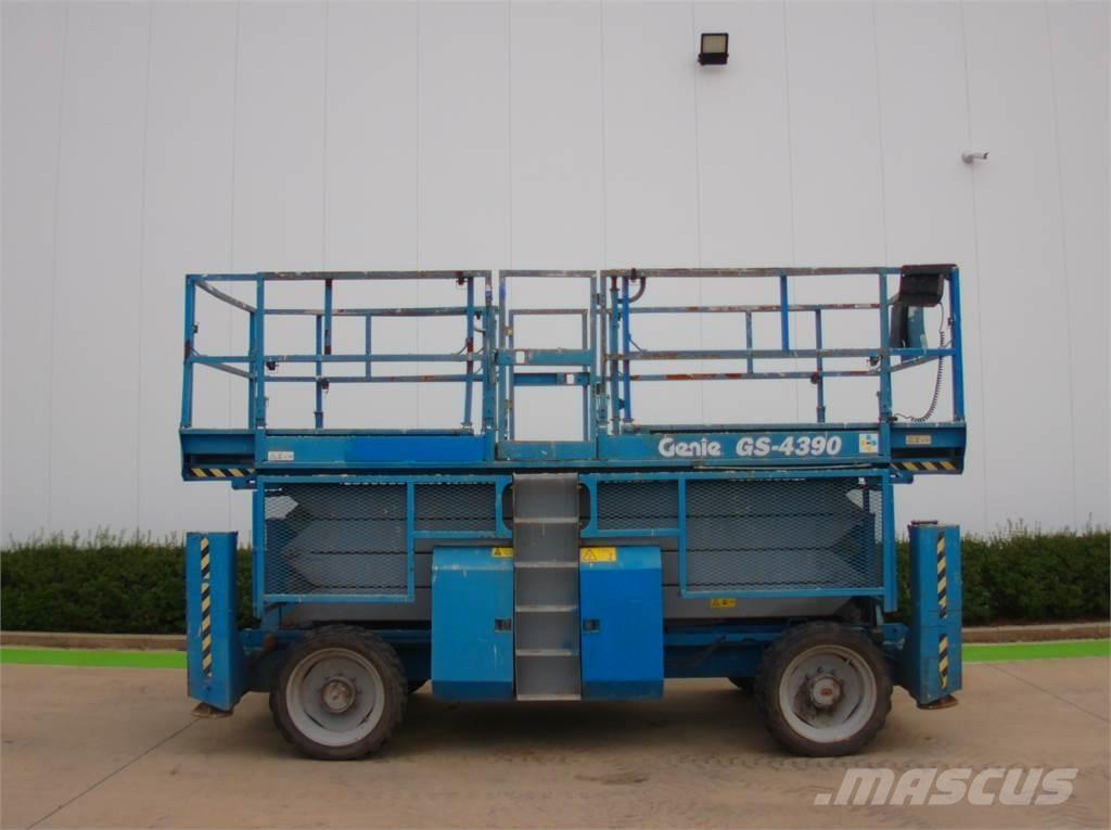 Genie GS4390RT Škarjaste dvižne ploščadi