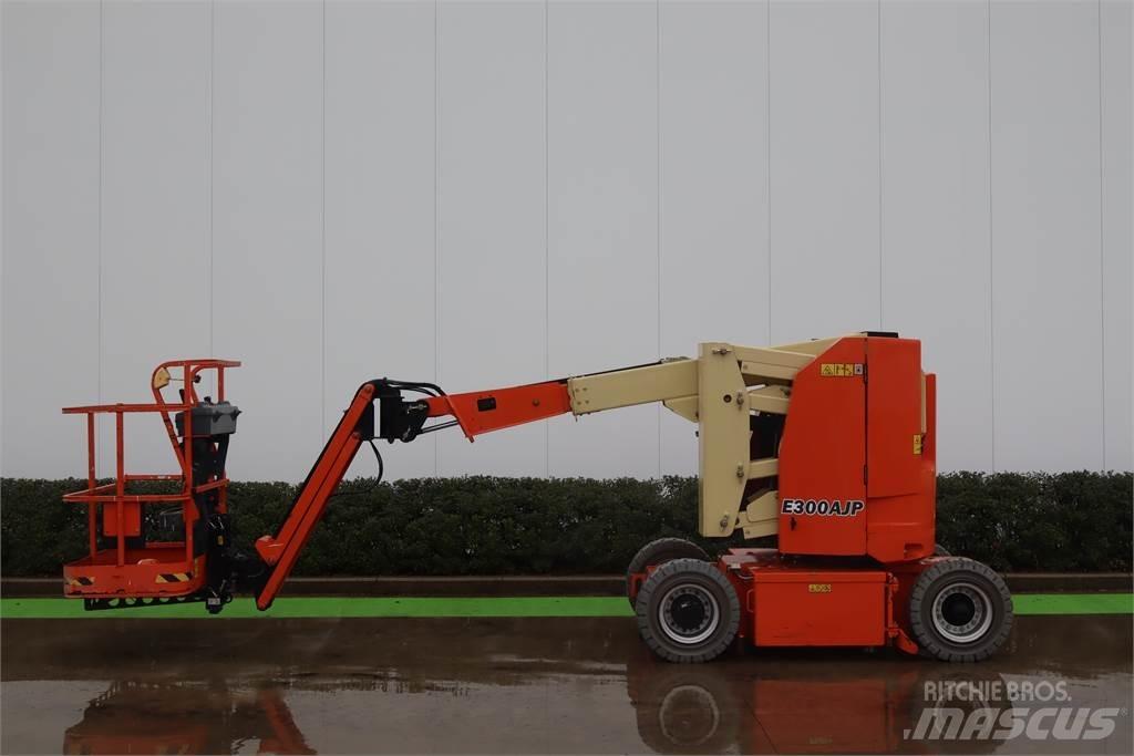 JLG E300AJP Zglobne dvižne ploščadi