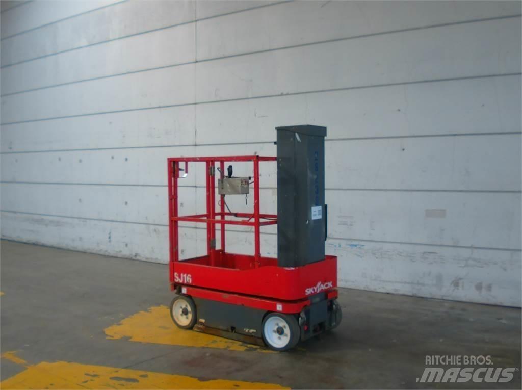 SkyJack SJ16 Vertikalna dvigala