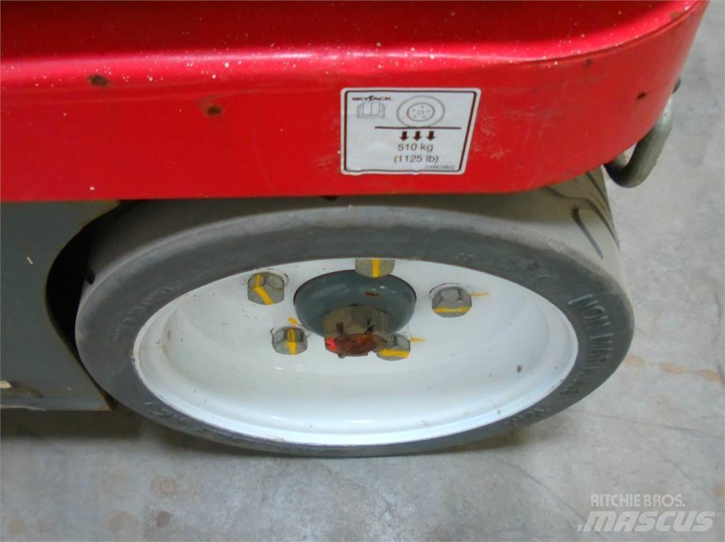 SkyJack SJ16 Vertikalna dvigala