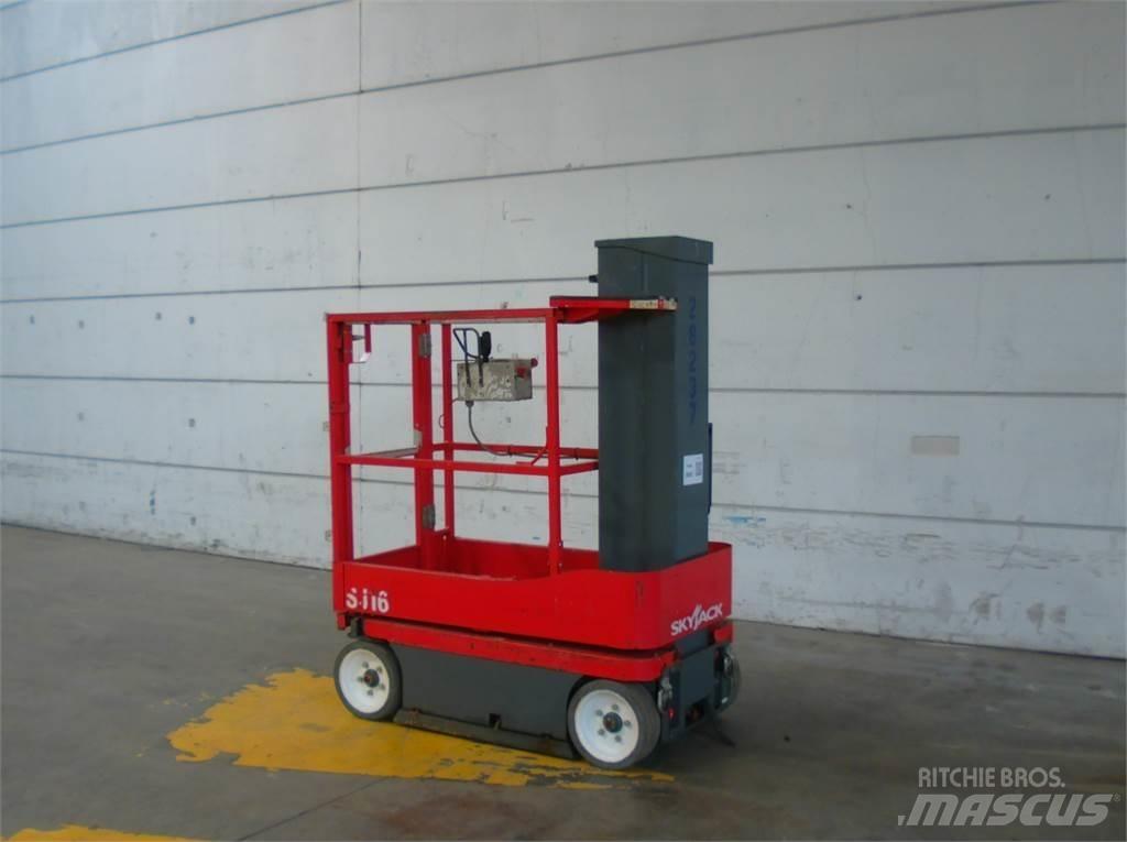 SkyJack SJ16 Vertikalna dvigala