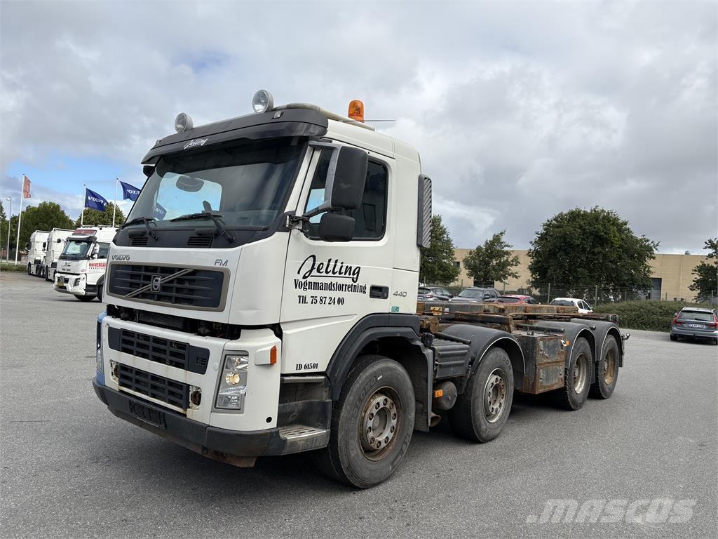 Volvo FM440 Razstavljivi tovornjaki z žičnimi dvigali