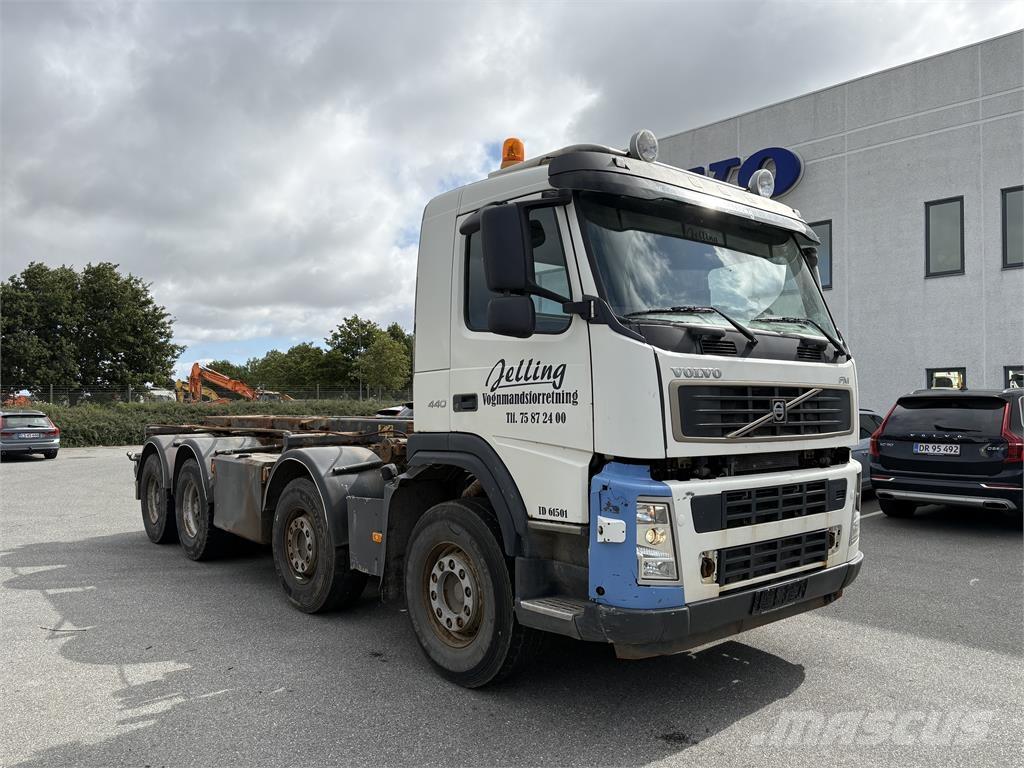 Volvo FM440 Razstavljivi tovornjaki z žičnimi dvigali