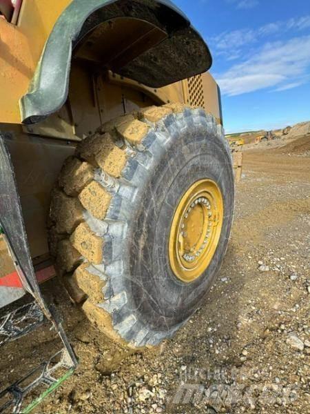 CAT 980M Kolesni nakladalci