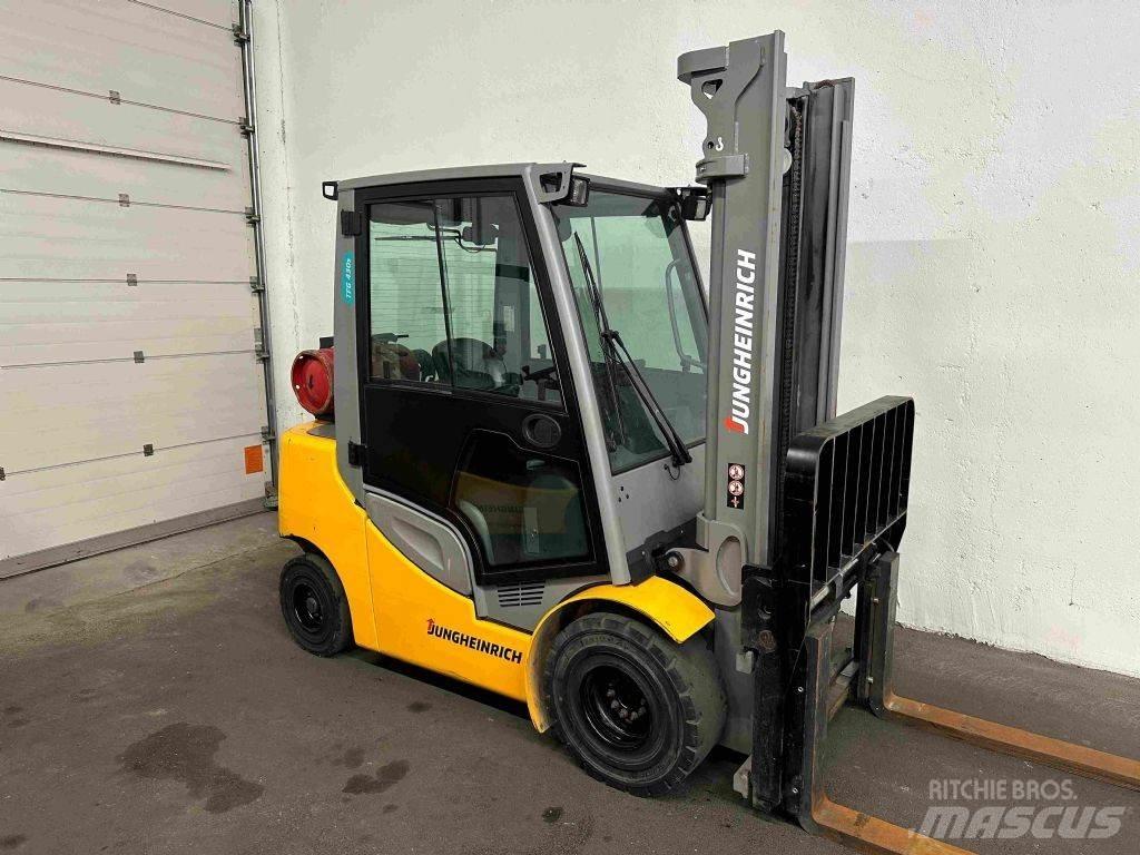 Jungheinrich TFG 430s Plinski viličarji