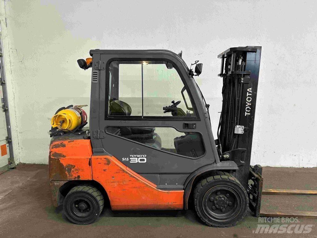 Toyota 02-8FGF30 Plinski viličarji