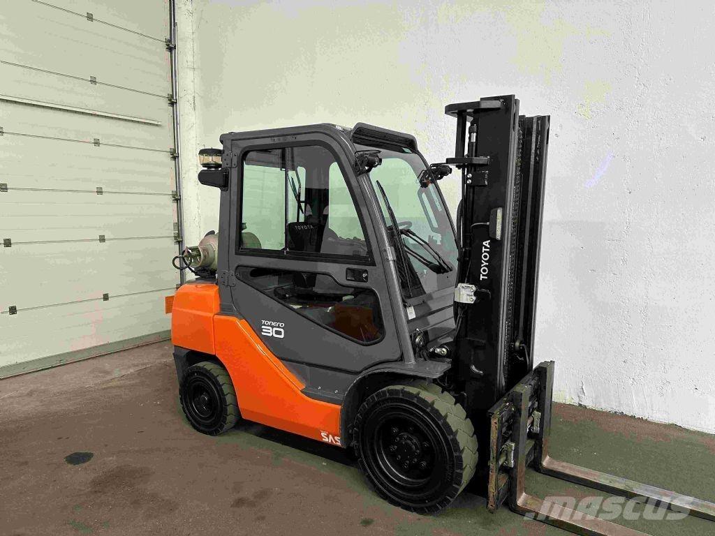 Toyota 02-8FGF30 Plinski viličarji
