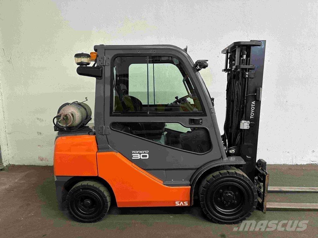 Toyota 02-8FGF30 Plinski viličarji