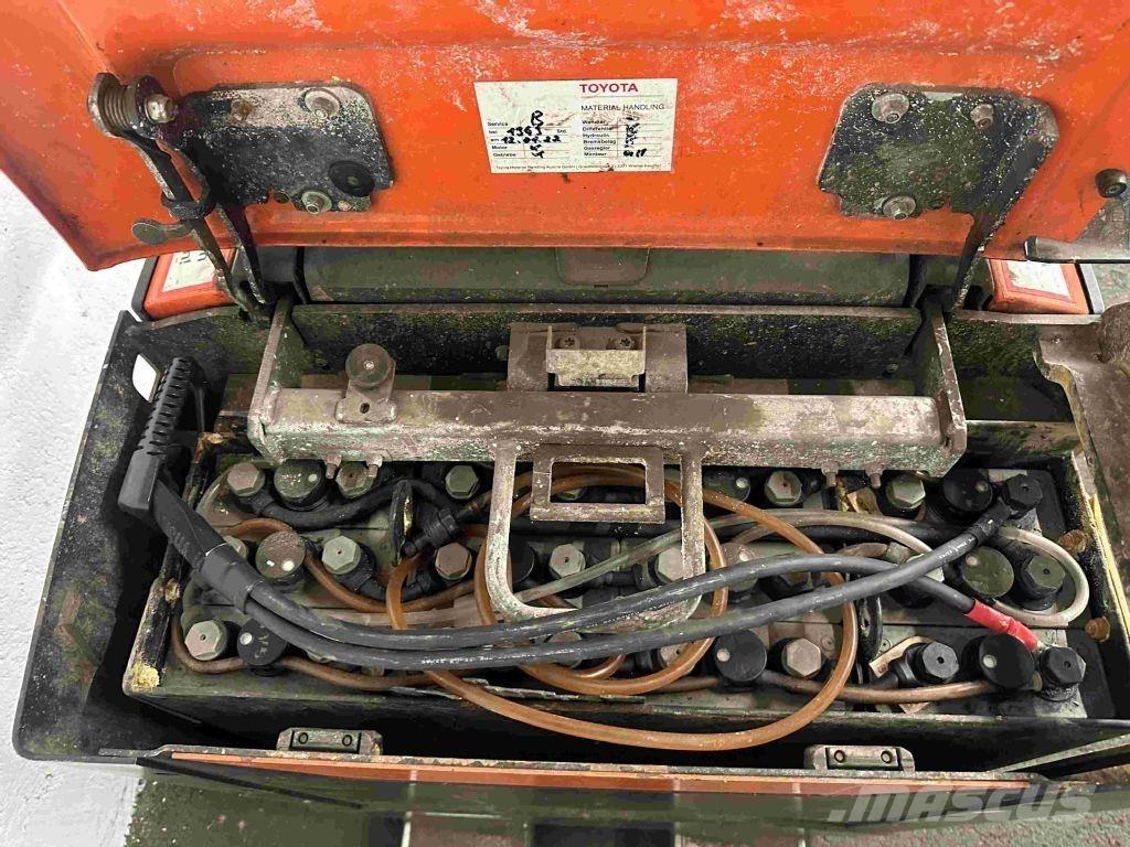Toyota LPE 200 Električni nizko dvižni viličar