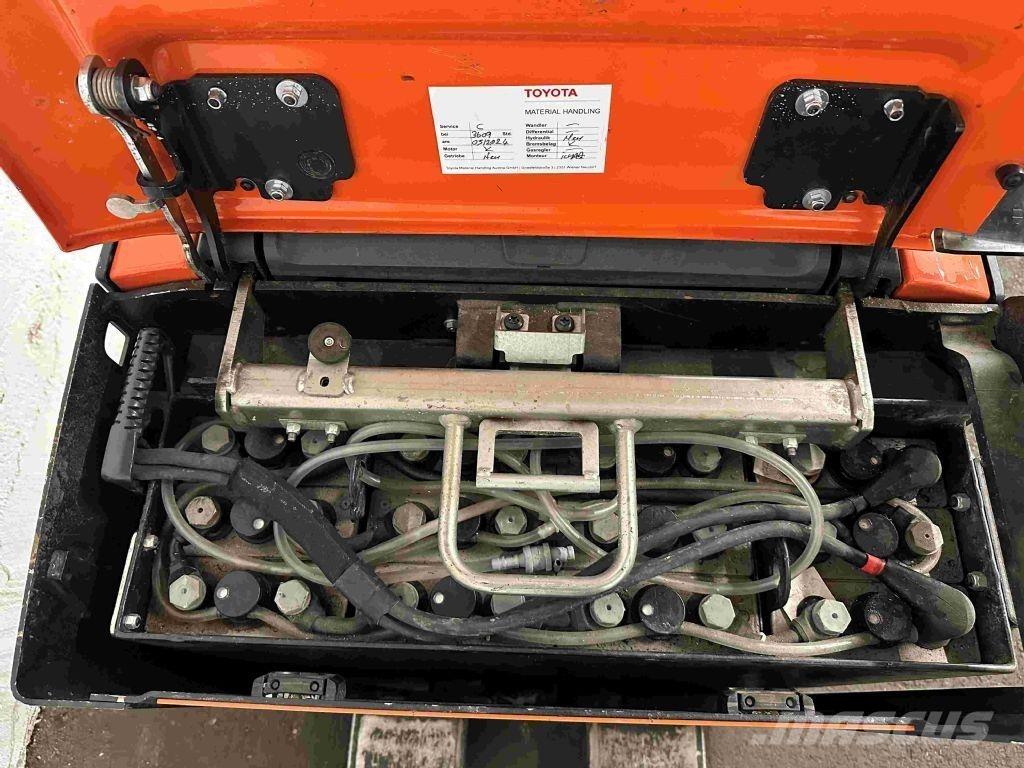 Toyota LPE 200 Električni nizko dvižni viličar