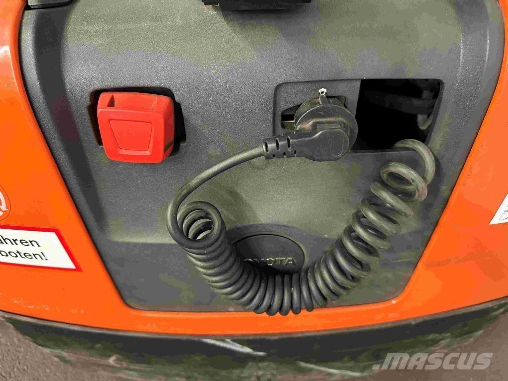Toyota LWE 130 Električni nizko dvižni viličar
