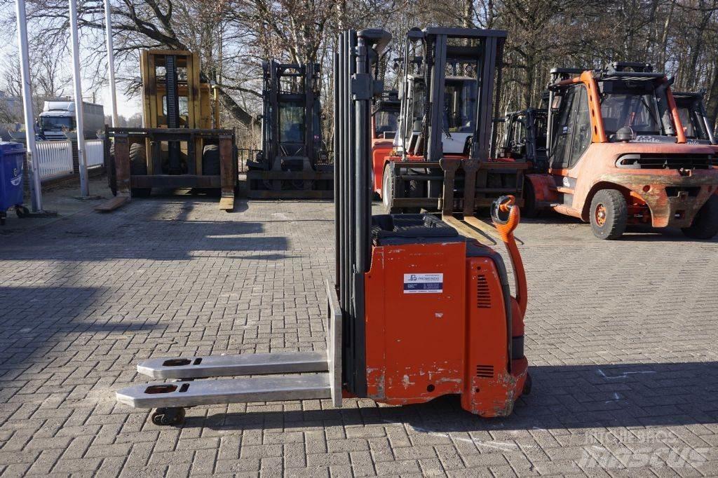Linde D12 Ročni električni viličar