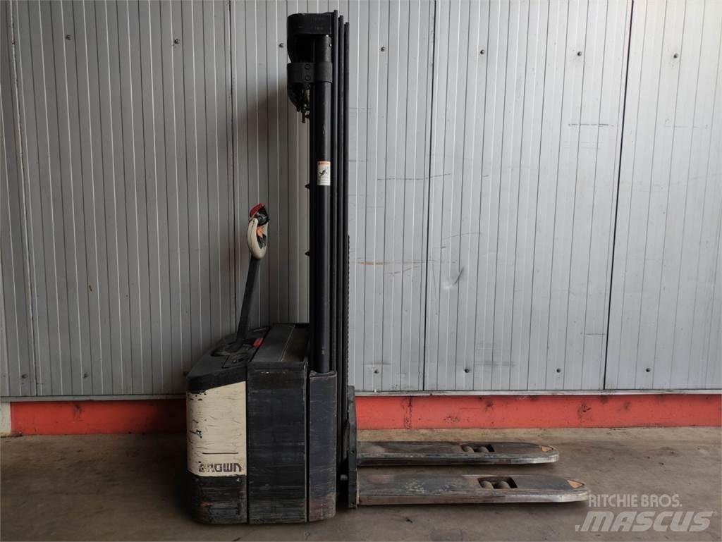 Crown WE 2300-1.6 TT Ročni električni viličar