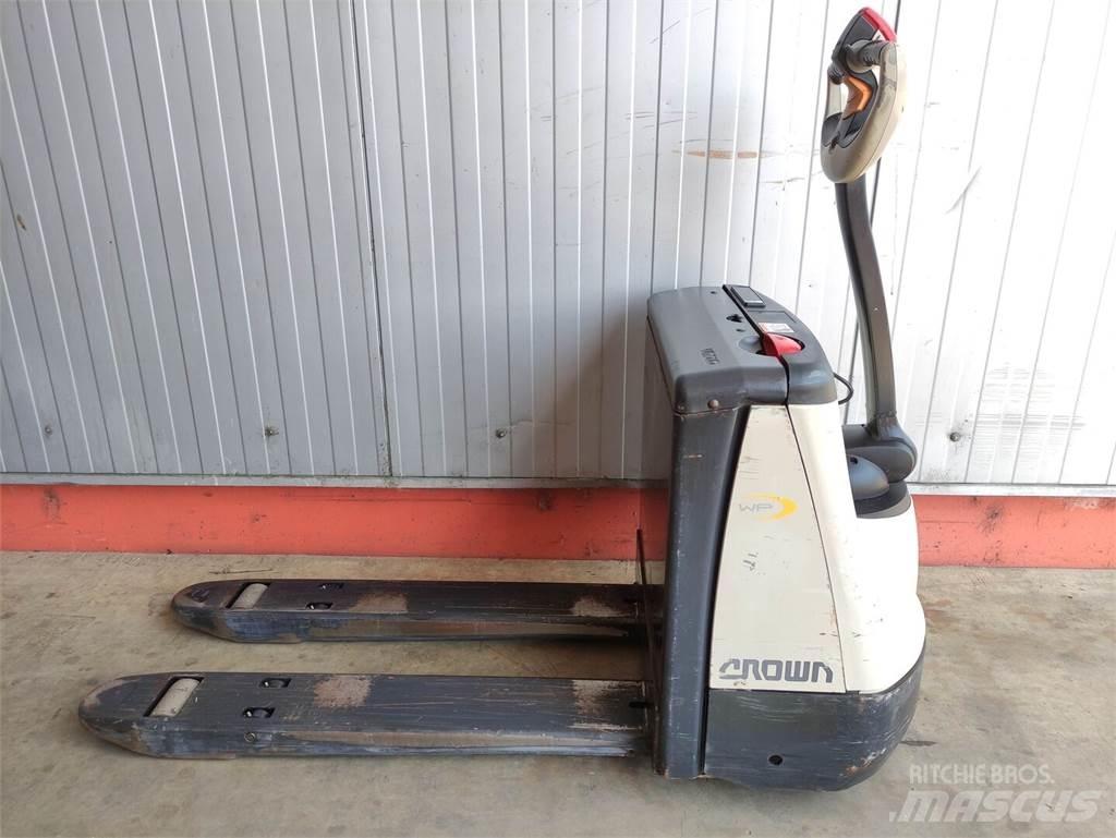 Crown WP2315 Električni nizko dvižni viličar