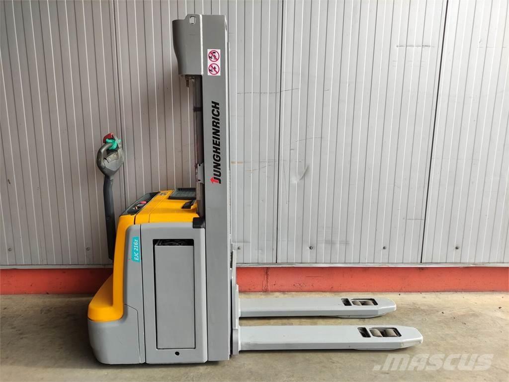Jungheinrich EJC216z Ročni električni viličar