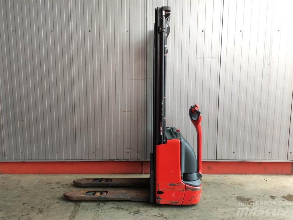 Linde L12 Ročni električni viličar