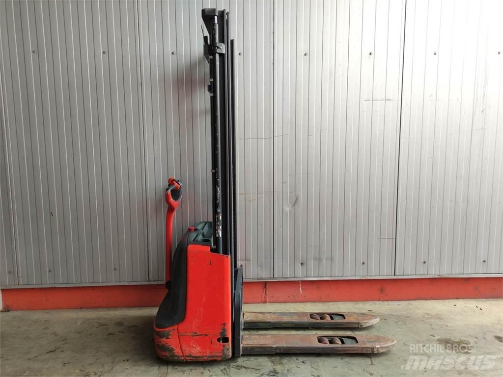 Linde L12 Ročni električni viličar