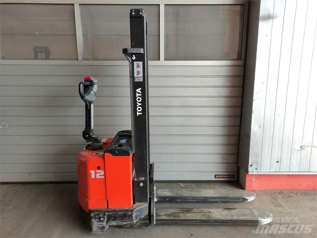 Toyota 7SM12 Ročni električni viličar