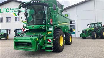 John Deere T670