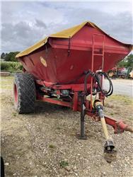 Bredal B6 bugseret