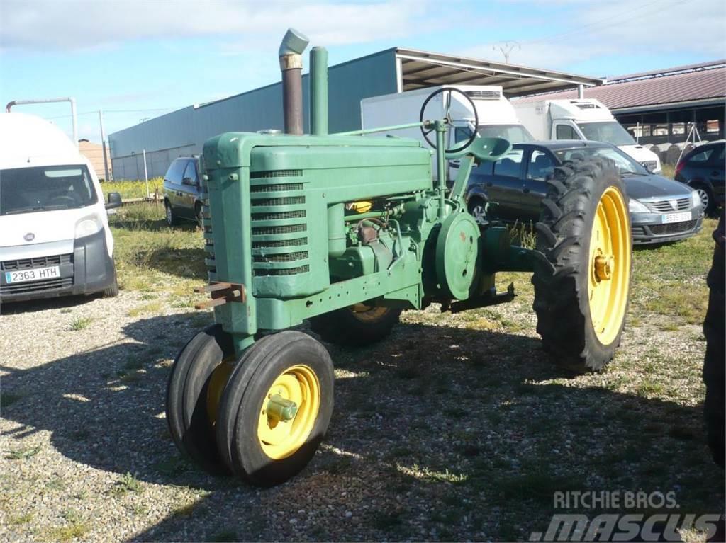John Deere B Traktorji