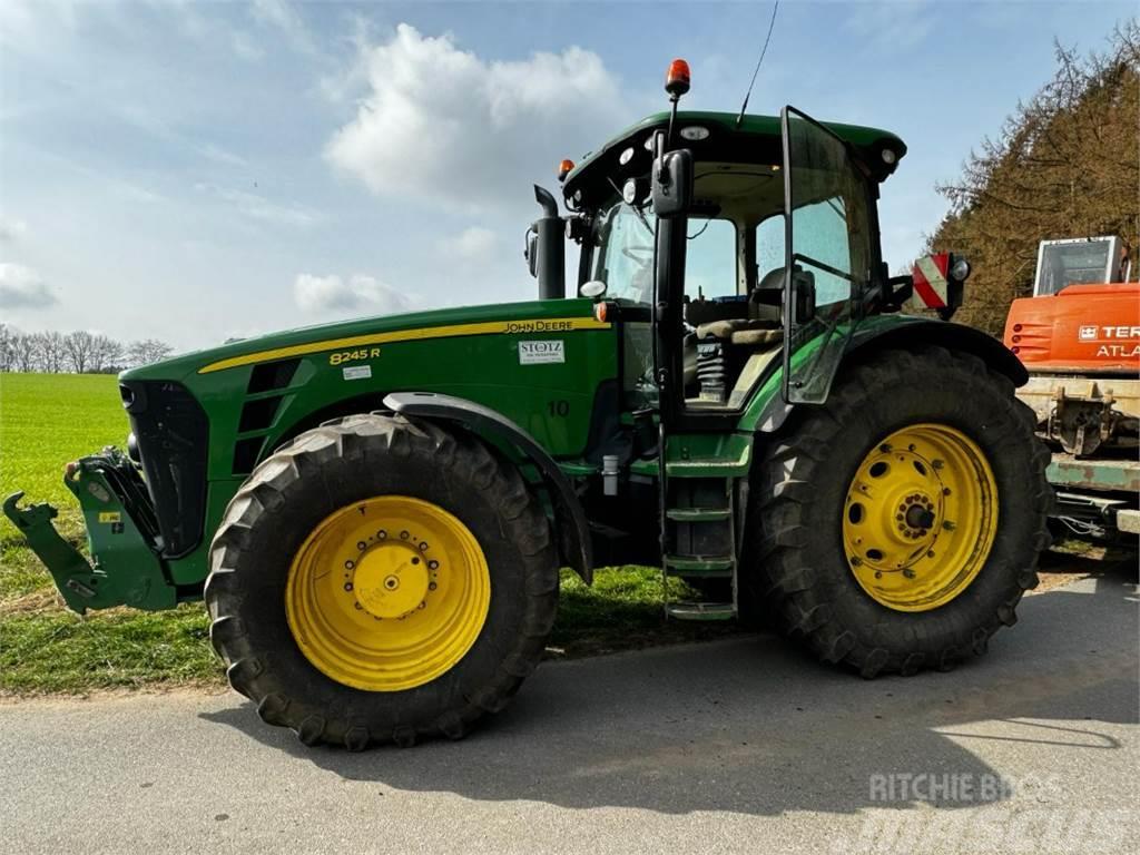 John Deere 8245R Traktorji