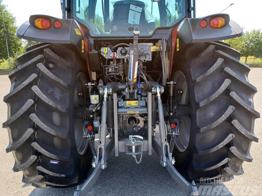 Massey Ferguson 5711 M Traktorji
