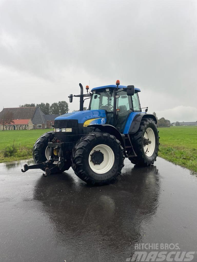 New Holland TM175 Frontlinkage and frontpto Traktorji