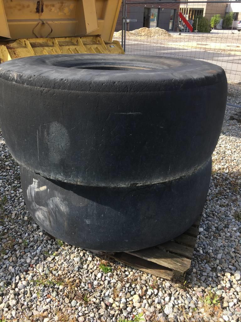 Michelin Recamax 23.5R25 smooth tyre Gume, kolesa in platišča