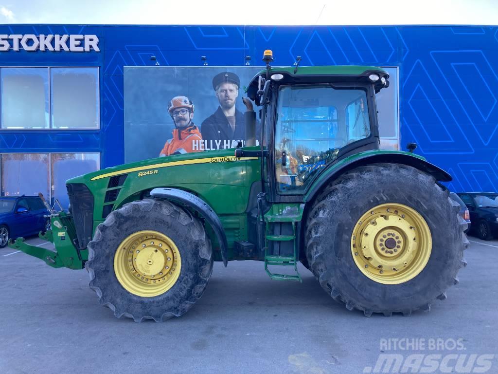 John Deere 8245 R Traktorji