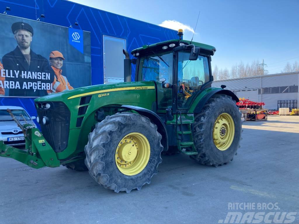 John Deere 8245 R Traktorji