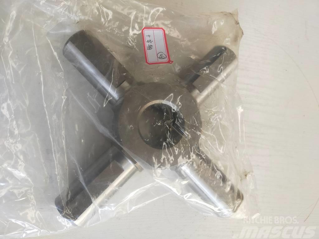 XCMG univercial joint for rear axle 252101656 Drugi deli